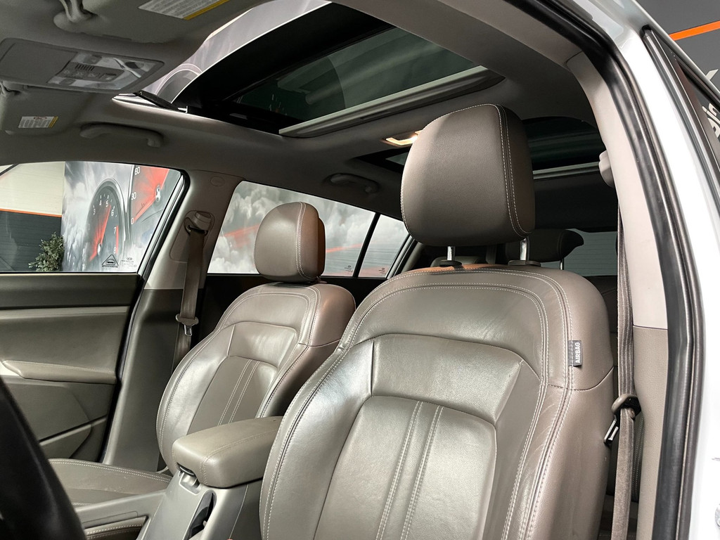Kia Sportage 1.6 GDI X-ecutive Plus Pack PANO NAVI LEER 42