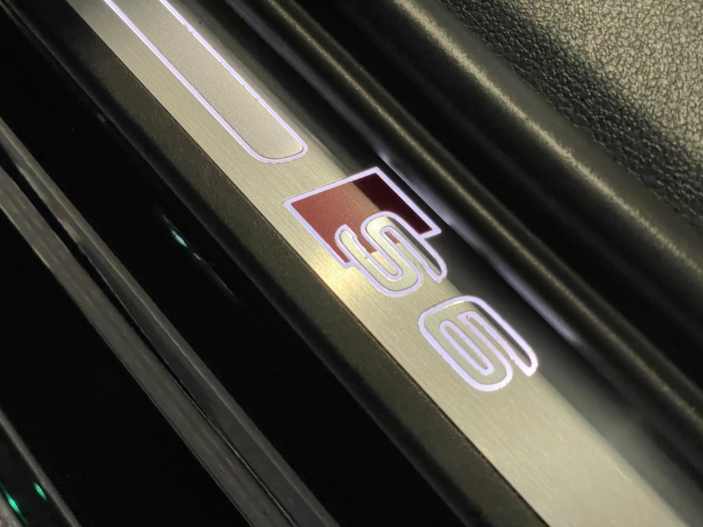 Audi S6 Limousine 4.0 TFSI quattro 570 PK KERAMIC GLASDAK HUD RS BEKLEDING 45