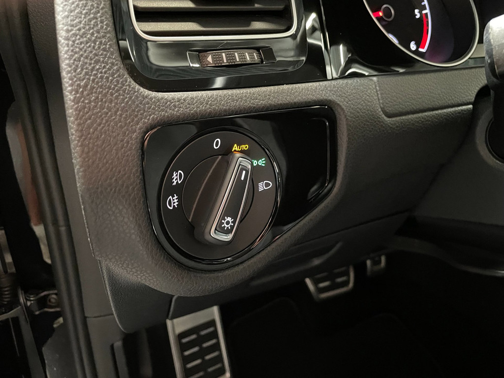 Volkswagen Golf 1.6 TDI Highline Business NAVI CARPLAY AUTOMAAT 27