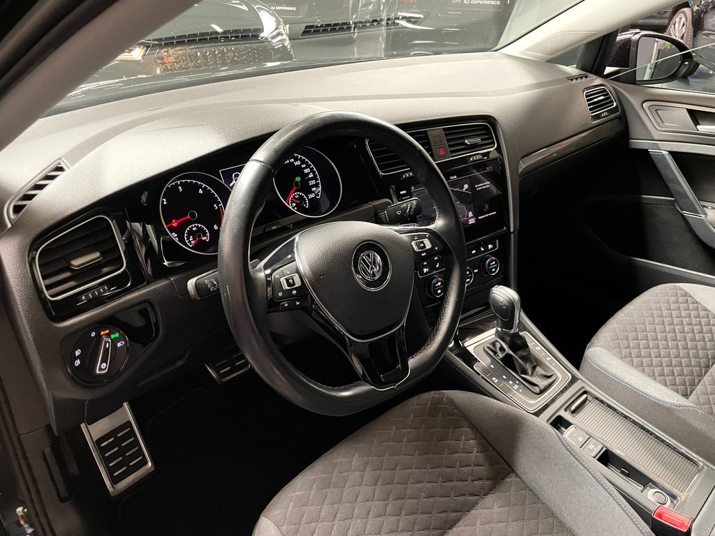 Volkswagen Golf 1.6 TDI Highline Business NAVI CARPLAY AUTOMAAT 30