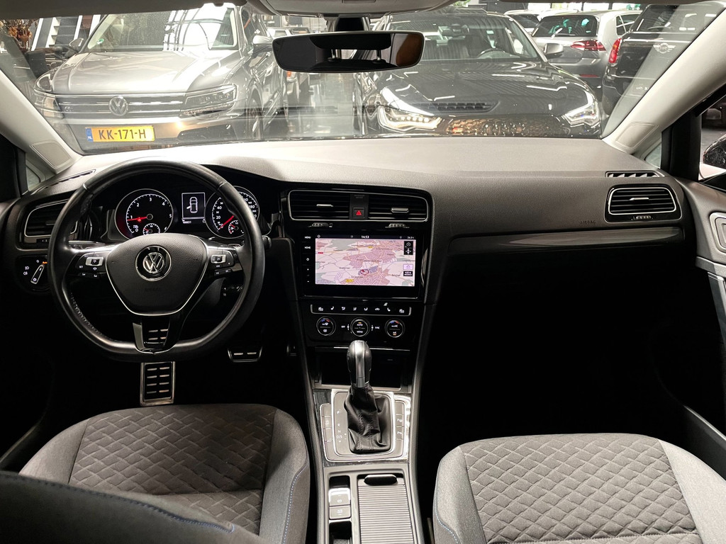 Volkswagen Golf 1.6 TDI Highline Business NAVI CARPLAY AUTOMAAT 31