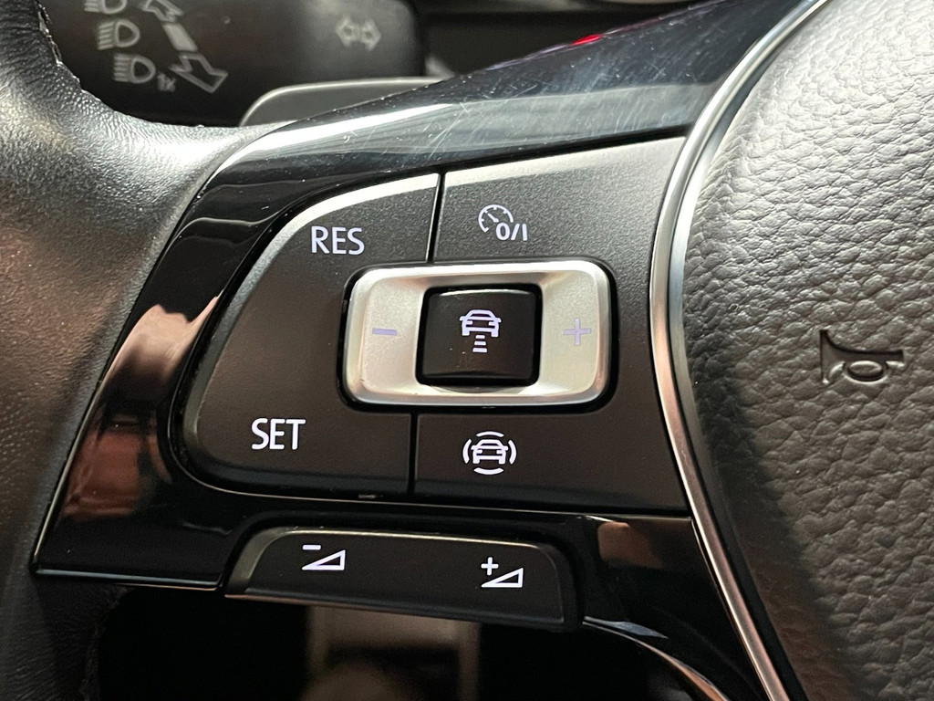 Volkswagen Golf 1.6 TDI Highline Business NAVI CARPLAY AUTOMAAT 32