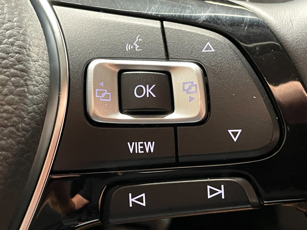 Volkswagen Golf 1.6 TDI Highline Business NAVI CARPLAY AUTOMAAT 34
