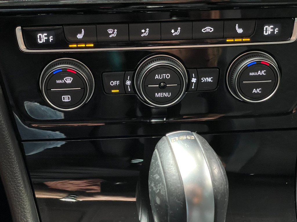 Volkswagen Golf 1.6 TDI Highline Business NAVI CARPLAY AUTOMAAT 47