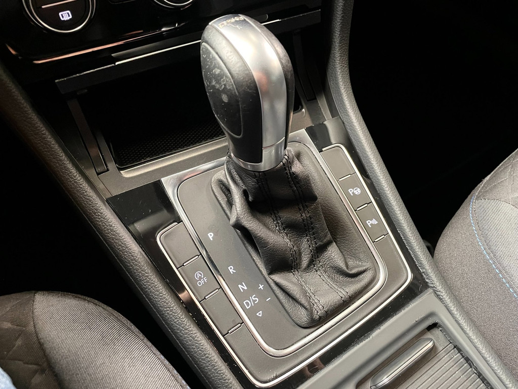 Volkswagen Golf 1.6 TDI Highline Business NAVI CARPLAY AUTOMAAT 48