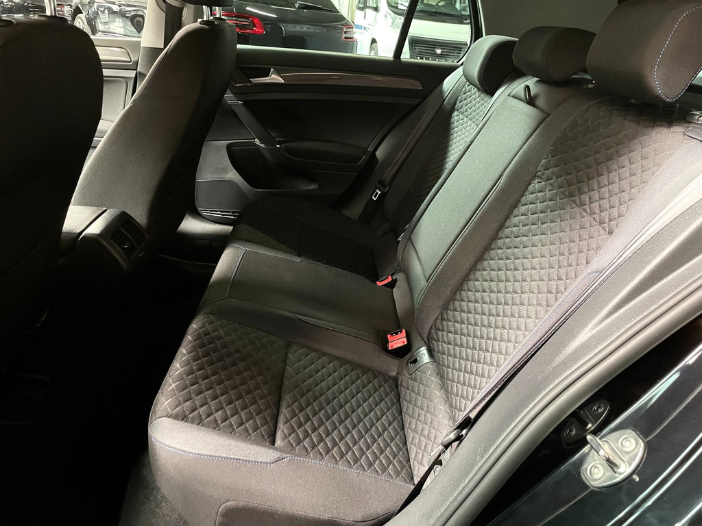 Volkswagen Golf 1.6 TDI Highline Business NAVI CARPLAY AUTOMAAT 52