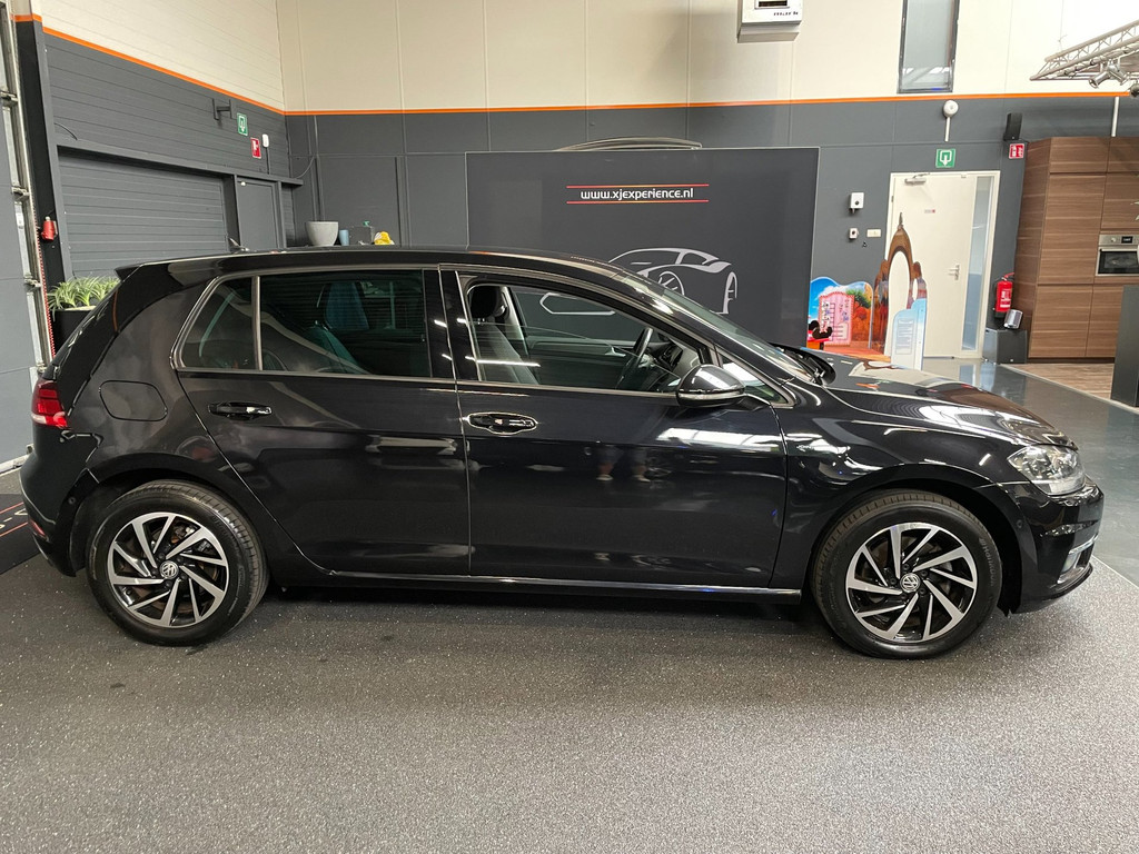 Volkswagen Golf 1.6 TDI Highline Business NAVI CARPLAY AUTOMAAT 6