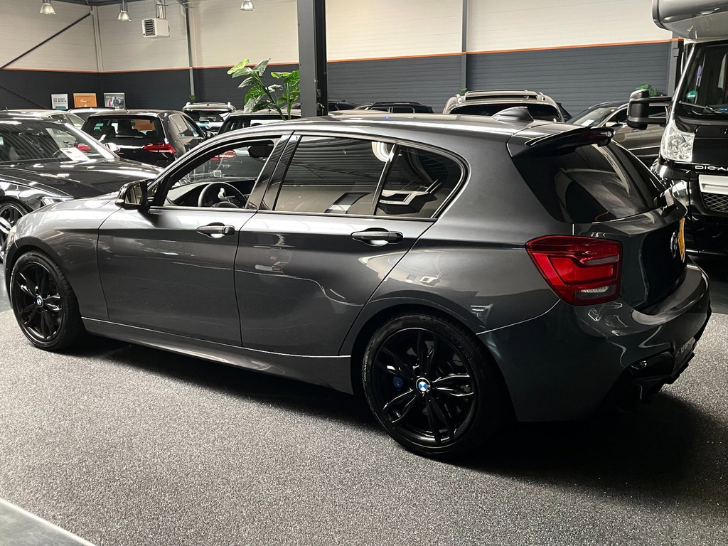 BMW 1-serie M135i xDrive 320 PK M-PERFORMANCE NAVI LEER CARPLAY 3