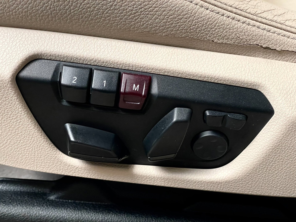 BMW 1-serie M135i xDrive 320 PK M-PERFORMANCE NAVI LEER CARPLAY 32