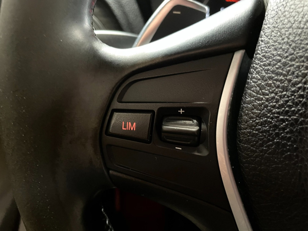 BMW 1-serie M135i xDrive 320 PK M-PERFORMANCE NAVI LEER CARPLAY 34