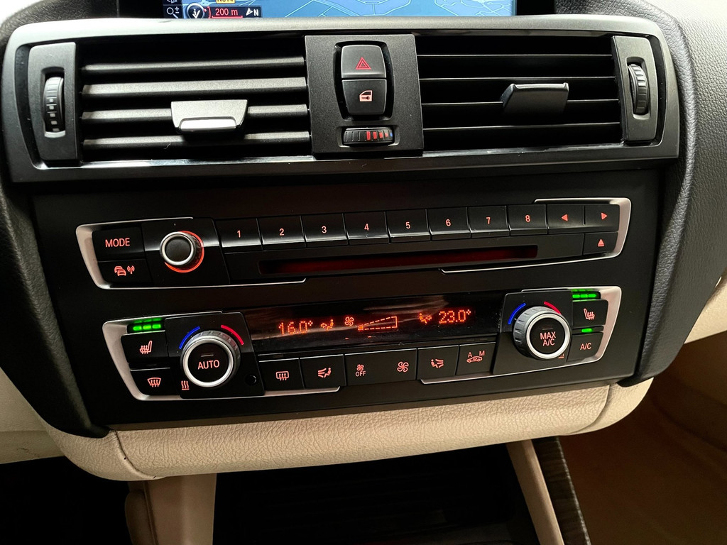 BMW 1-serie M135i xDrive 320 PK M-PERFORMANCE NAVI LEER CARPLAY 44