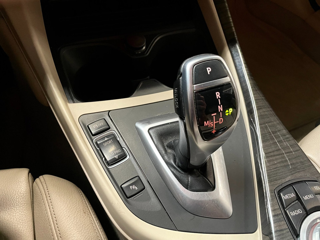 BMW 1-serie M135i xDrive 320 PK M-PERFORMANCE NAVI LEER CARPLAY 47