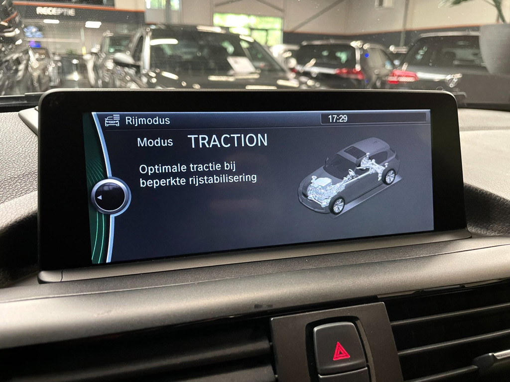 BMW 1-serie M135i xDrive 320 PK M-PERFORMANCE NAVI LEER CARPLAY 52