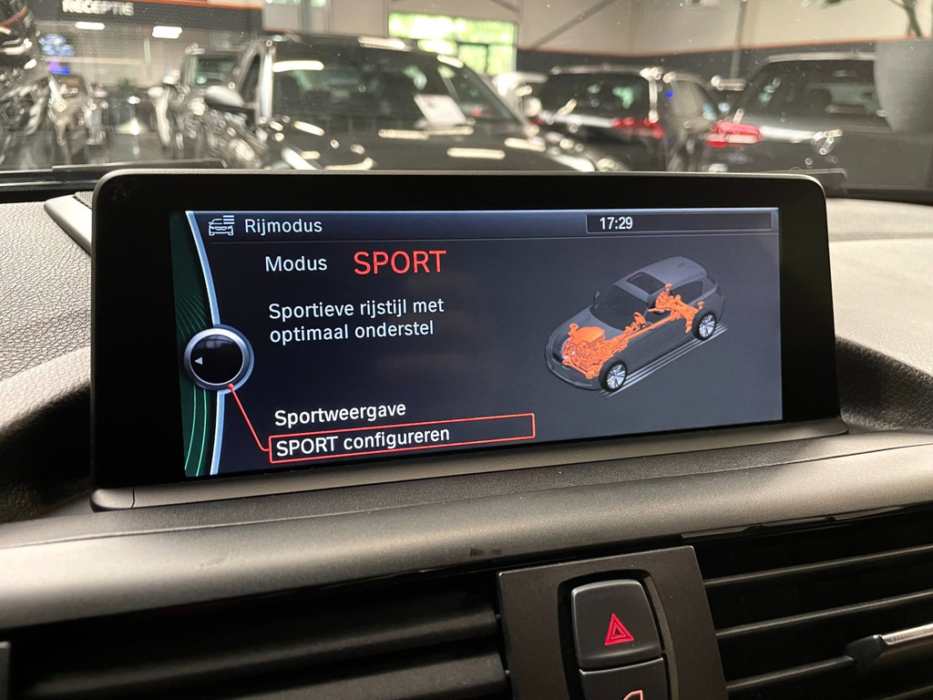 BMW 1-serie M135i xDrive 320 PK M-PERFORMANCE NAVI LEER CARPLAY 53