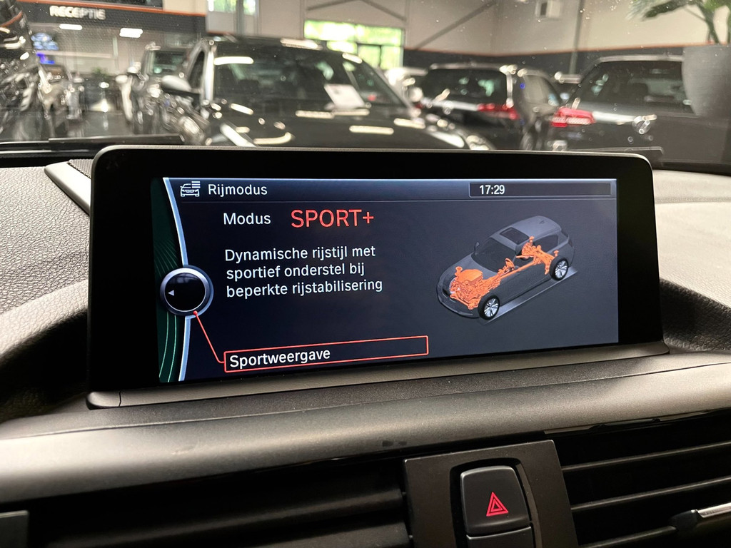 BMW 1-serie M135i xDrive 320 PK M-PERFORMANCE NAVI LEER CARPLAY 54