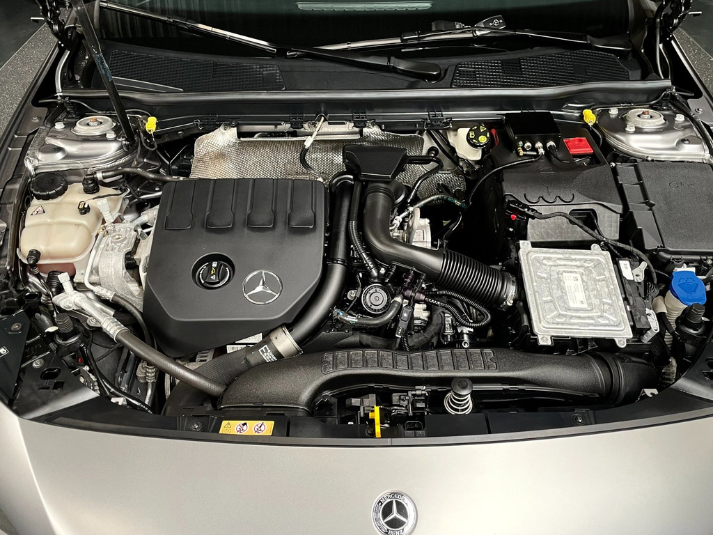 Mercedes-Benz A-klasse 180 Premium Plus 35 AMG-Aerodynamic PANO NAP 18