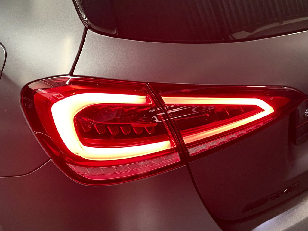 Mercedes-Benz A-klasse 180 Premium Plus 35 AMG-Aerodynamic PANO NAP 42