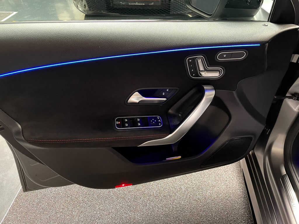 Mercedes-Benz A-klasse 180 Premium Plus 35 AMG-Aerodynamic PANO NAP 43