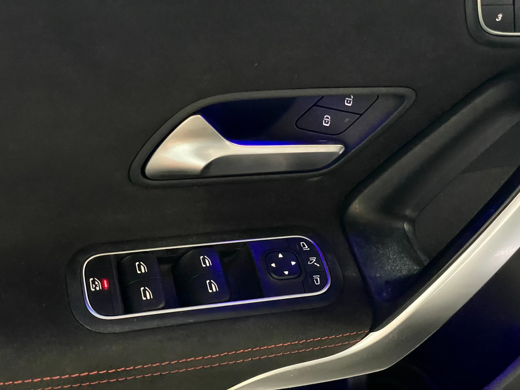Mercedes-Benz A-klasse 180 Premium Plus 35 AMG-Aerodynamic PANO NAP 44