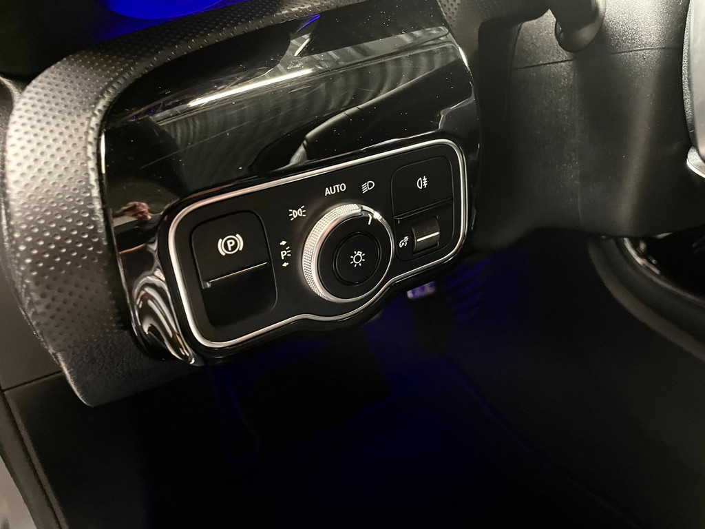 Mercedes-Benz A-klasse 180 Premium Plus 35 AMG-Aerodynamic PANO NAP 49