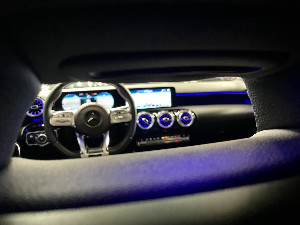 Mercedes-Benz A-klasse 180 Premium Plus 35 AMG-Aerodynamic PANO NAP 62