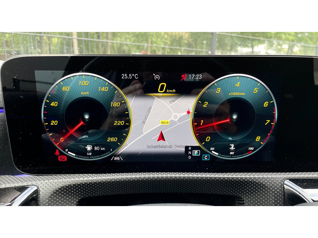 Mercedes-Benz A-klasse 180 Premium Plus 35 AMG-Aerodynamic PANO NAP 66