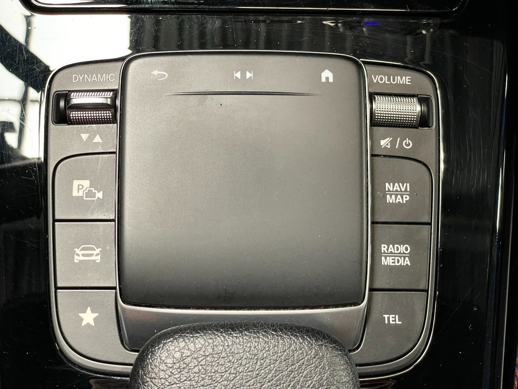 Mercedes-Benz A-klasse 180 Premium Plus 35 AMG-Aerodynamic PANO NAP 69