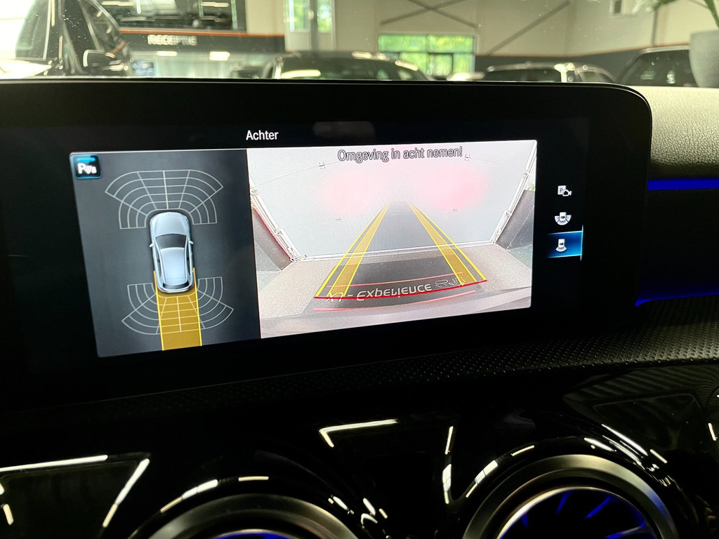 Mercedes-Benz A-klasse 180 Premium Plus 35 AMG-Aerodynamic PANO NAP 72