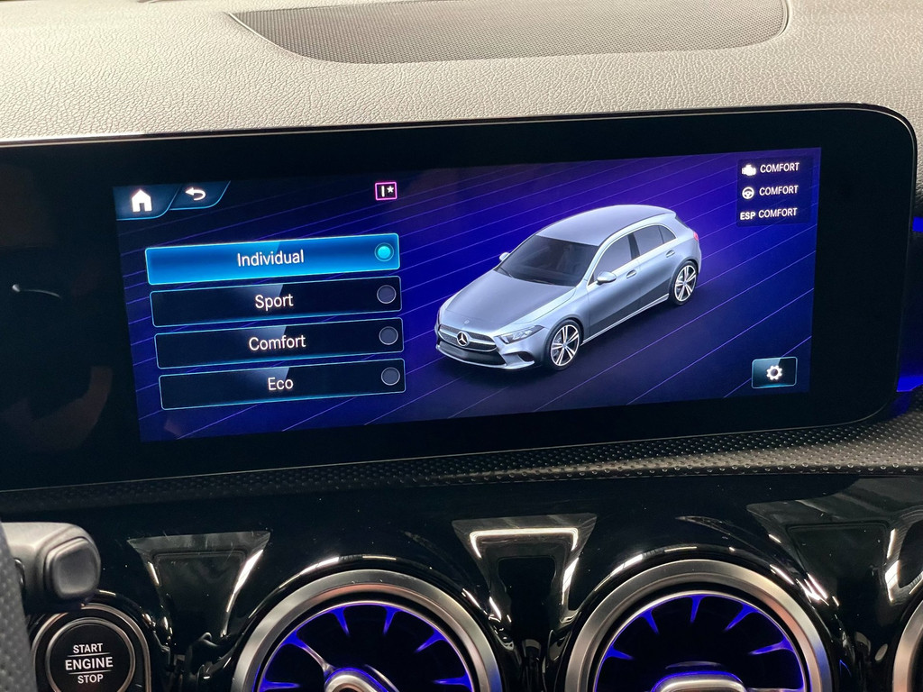 Mercedes-Benz A-klasse 180 Premium Plus 35 AMG-Aerodynamic PANO NAP 75