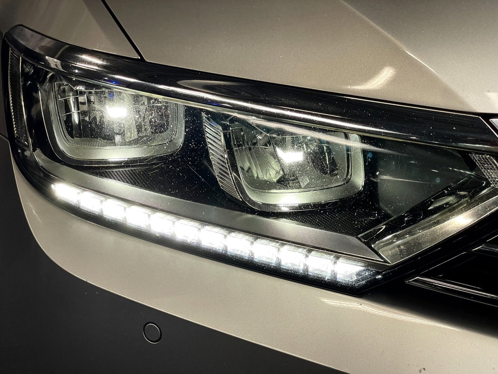 Volkswagen Passat Variant 1.6 TDI Connected Plus PANO HUD LEER AUTOMAAT TREKH 13