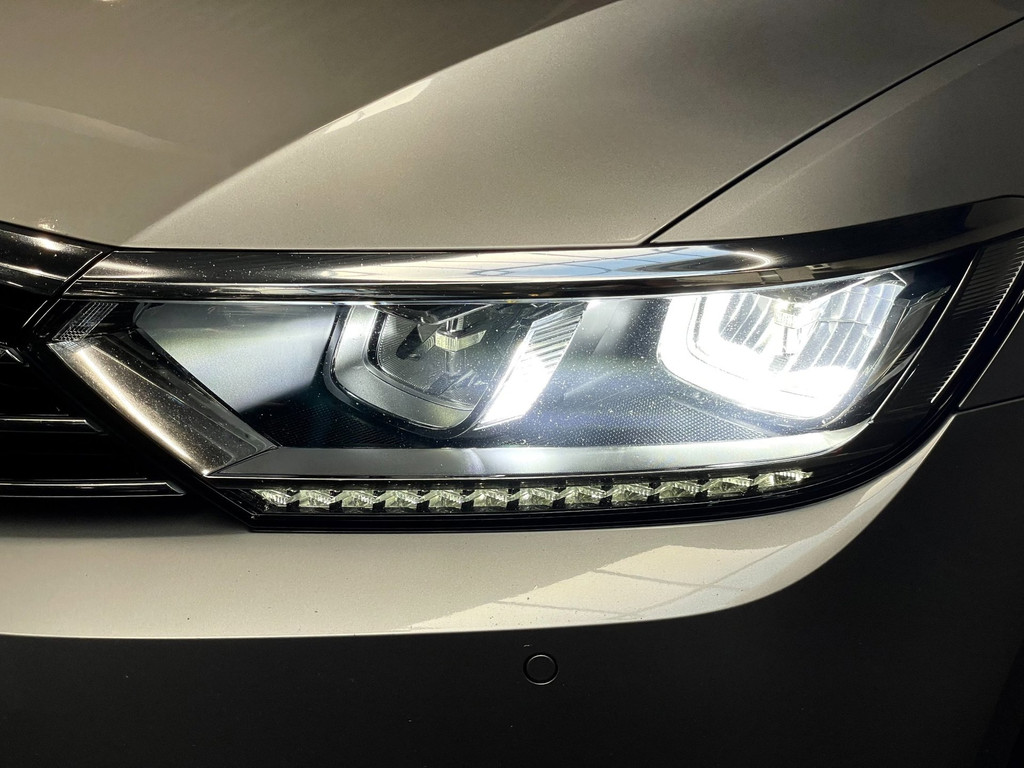 Volkswagen Passat Variant 1.6 TDI Connected Plus PANO HUD LEER AUTOMAAT TREKH 15