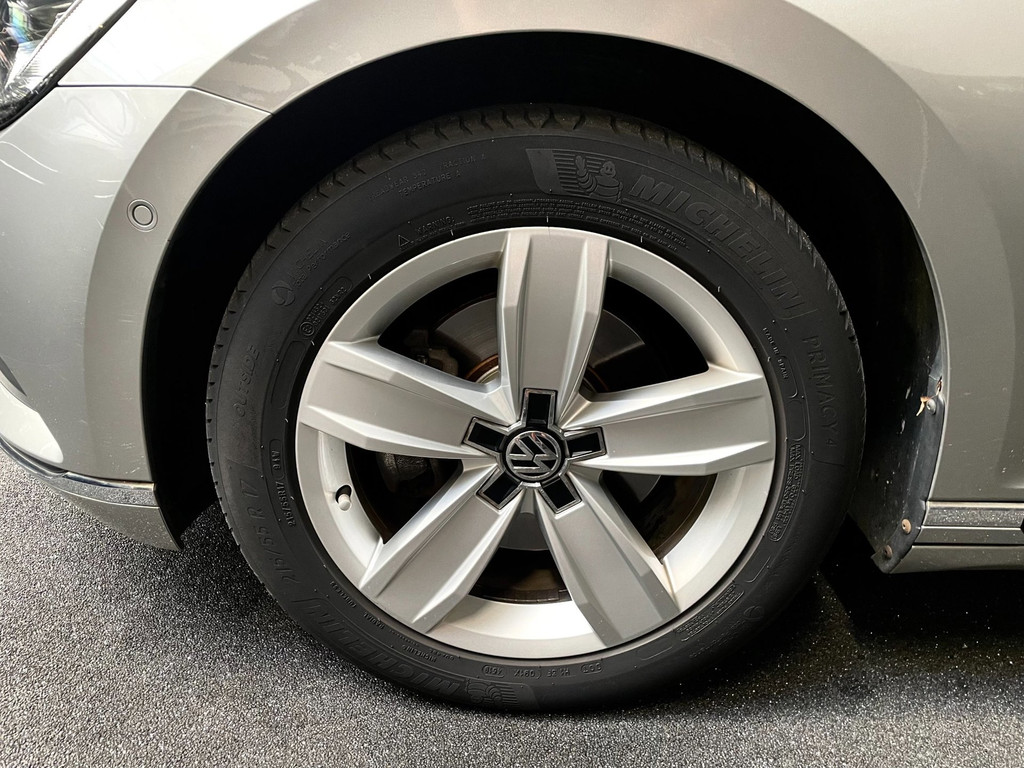 Volkswagen Passat Variant 1.6 TDI Connected Plus PANO HUD LEER AUTOMAAT TREKH 22