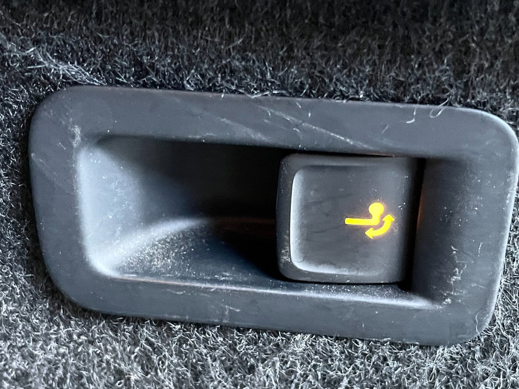Volkswagen Passat Variant 1.6 TDI Connected Plus PANO HUD LEER AUTOMAAT TREKH 23