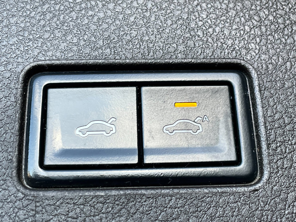 Volkswagen Passat Variant 1.6 TDI Connected Plus PANO HUD LEER AUTOMAAT TREKH 28