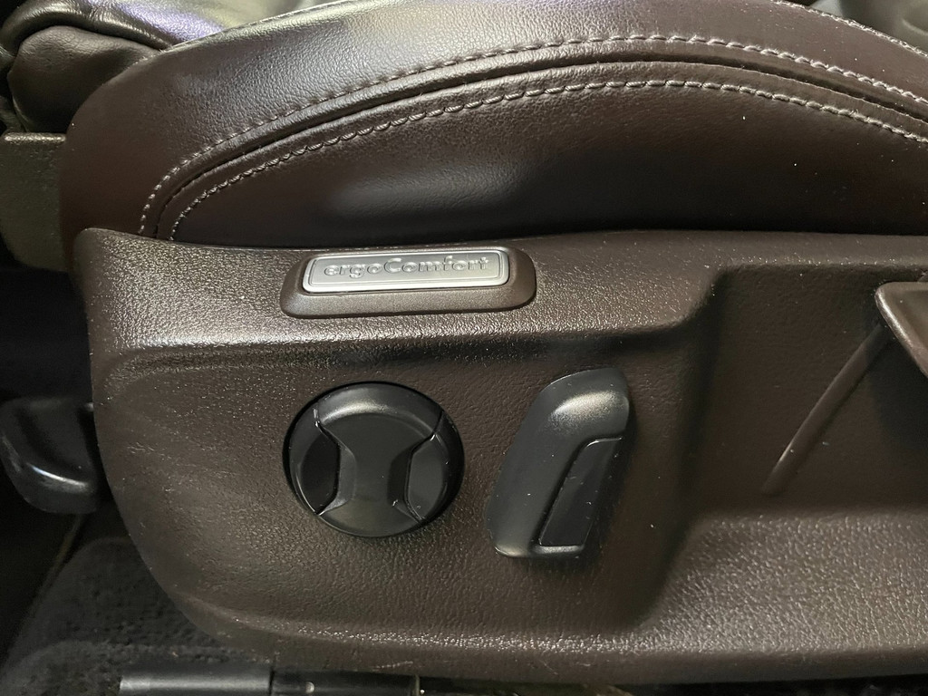 Volkswagen Passat Variant 1.6 TDI Connected Plus PANO HUD LEER AUTOMAAT TREKH 32