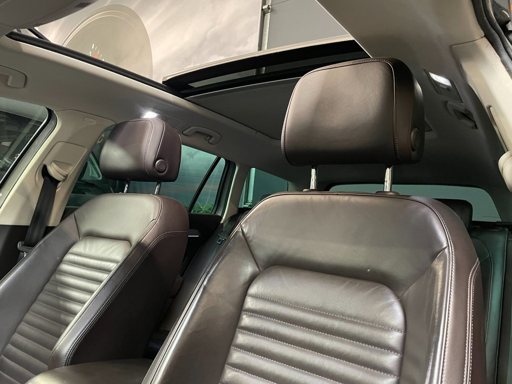 Volkswagen Passat Variant 1.6 TDI Connected Plus PANO HUD LEER AUTOMAAT TREKH 33