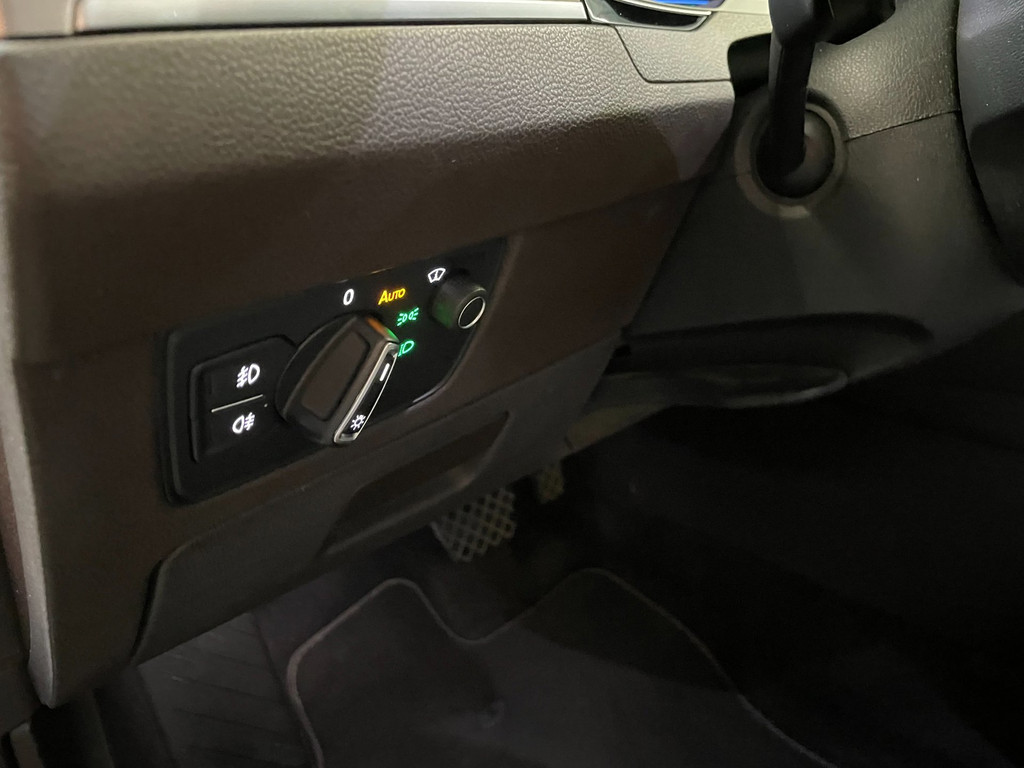 Volkswagen Passat Variant 1.6 TDI Connected Plus PANO HUD LEER AUTOMAAT TREKH 34