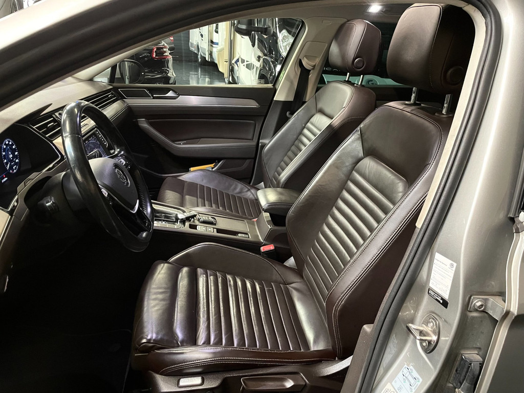 Volkswagen Passat Variant 1.6 TDI Connected Plus PANO HUD LEER AUTOMAAT TREKH 37