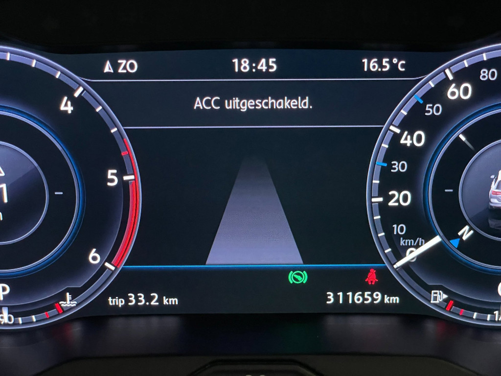 Volkswagen Passat Variant 1.6 TDI Connected Plus PANO HUD LEER AUTOMAAT TREKH 42