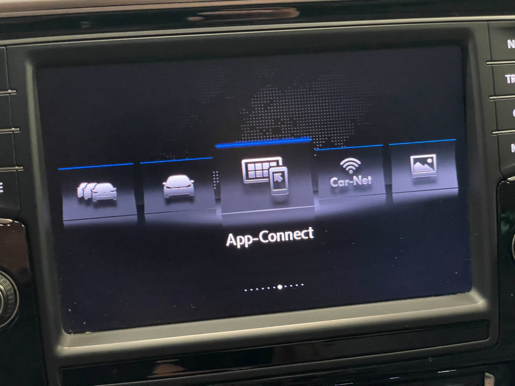 Volkswagen Passat Variant 1.6 TDI Connected Plus PANO HUD LEER AUTOMAAT TREKH 47