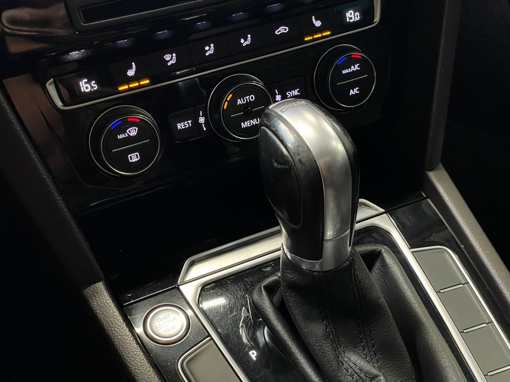 Volkswagen Passat Variant 1.6 TDI Connected Plus PANO HUD LEER AUTOMAAT TREKH 48