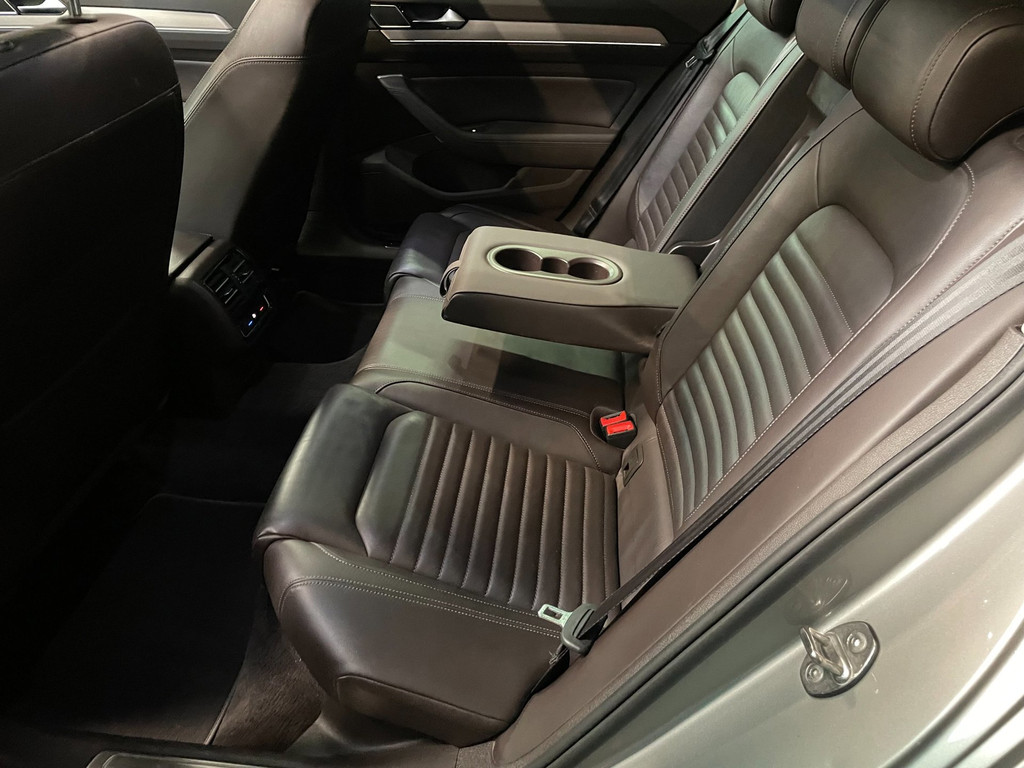 Volkswagen Passat Variant 1.6 TDI Connected Plus PANO HUD LEER AUTOMAAT TREKH 52