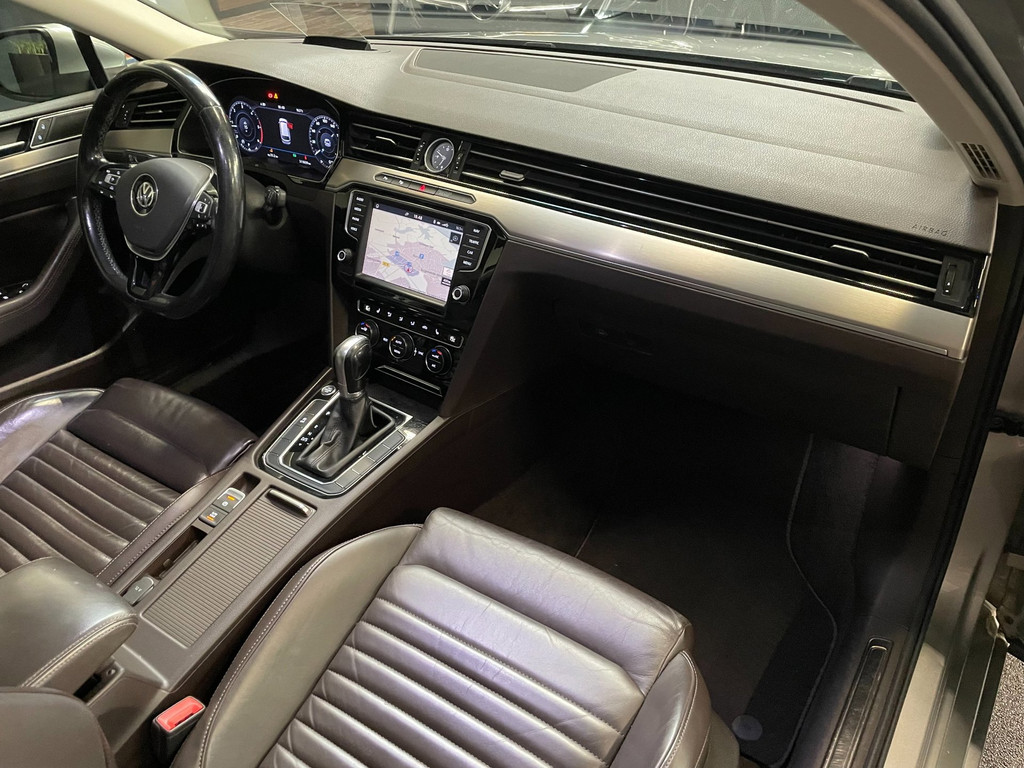 Volkswagen Passat Variant 1.6 TDI Connected Plus PANO HUD LEER AUTOMAAT TREKH 57