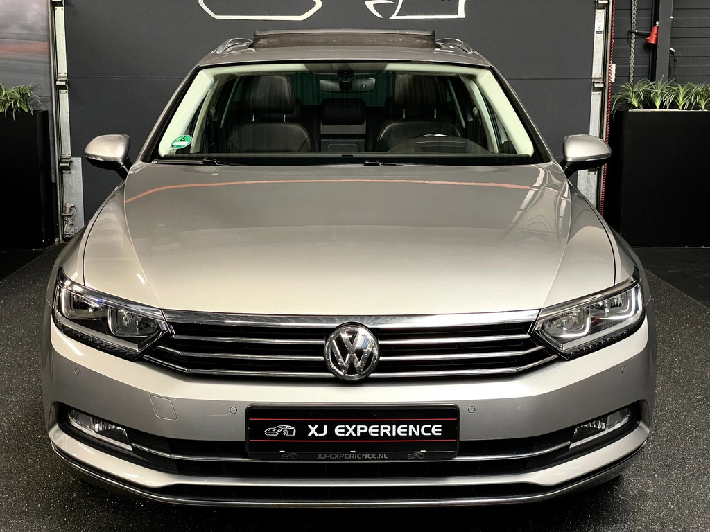 Volkswagen Passat Variant 1.6 TDI Connected Plus PANO HUD LEER AUTOMAAT TREKH 7