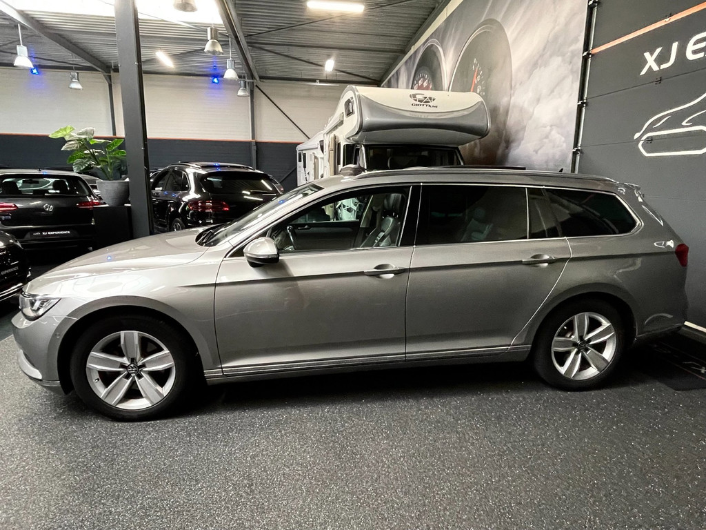 Volkswagen Passat Variant 1.6 TDI Connected Plus PANO HUD LEER AUTOMAAT TREKH 8