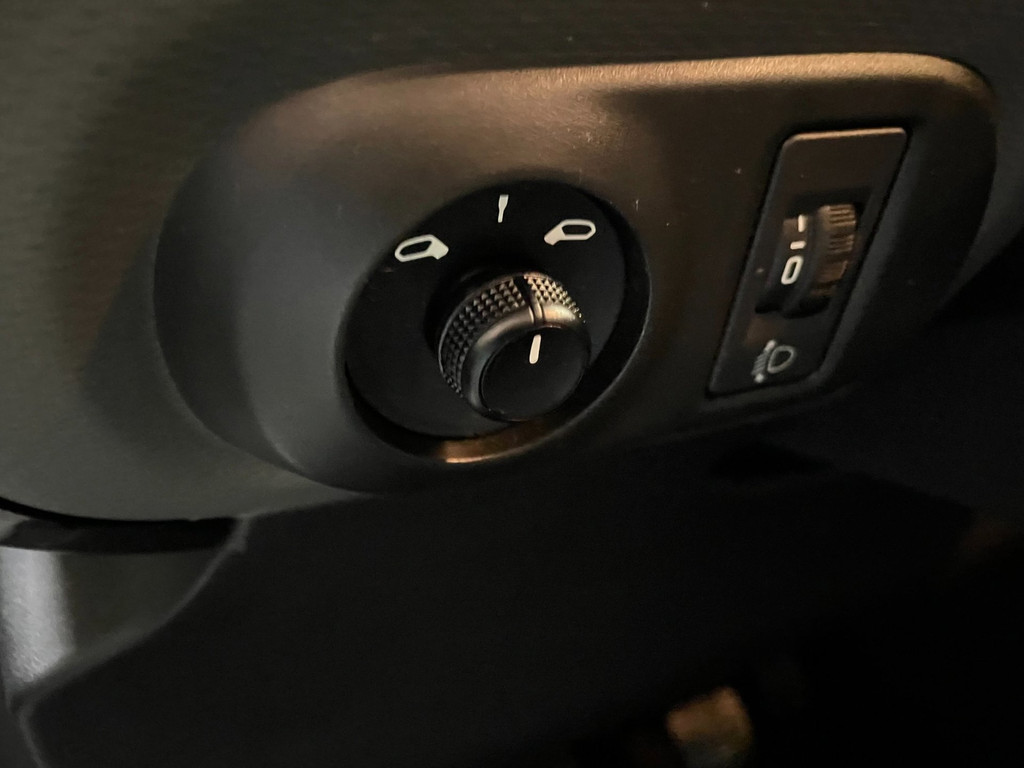 Citroen C4 CACTUS 1.2 PureTech Business AIRCO STOELVERW CAMERA 37
