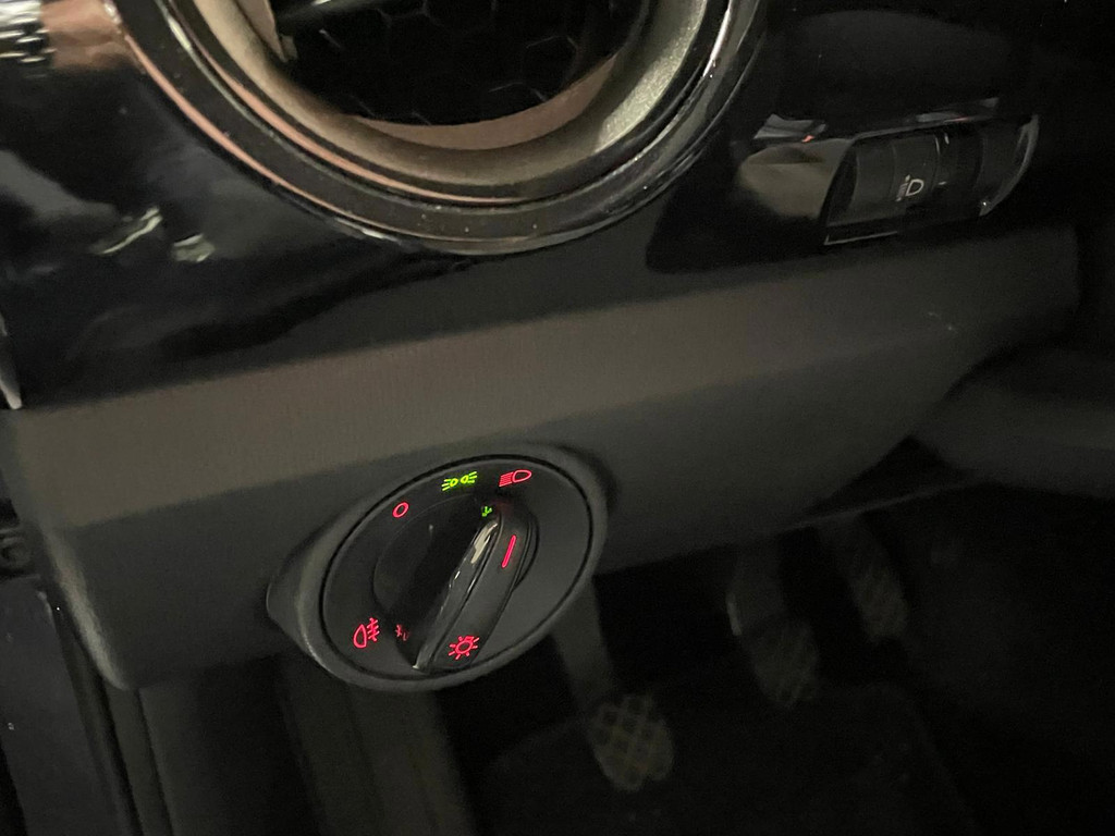 Volkswagen Up! 1.0 move up! BlueMotion AIRCO NAVI 25