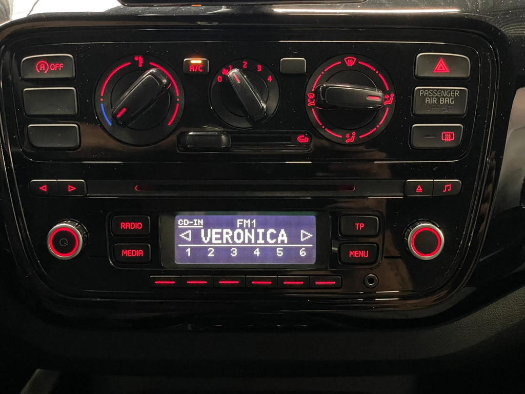 Volkswagen Up! 1.0 move up! BlueMotion AIRCO NAVI 29