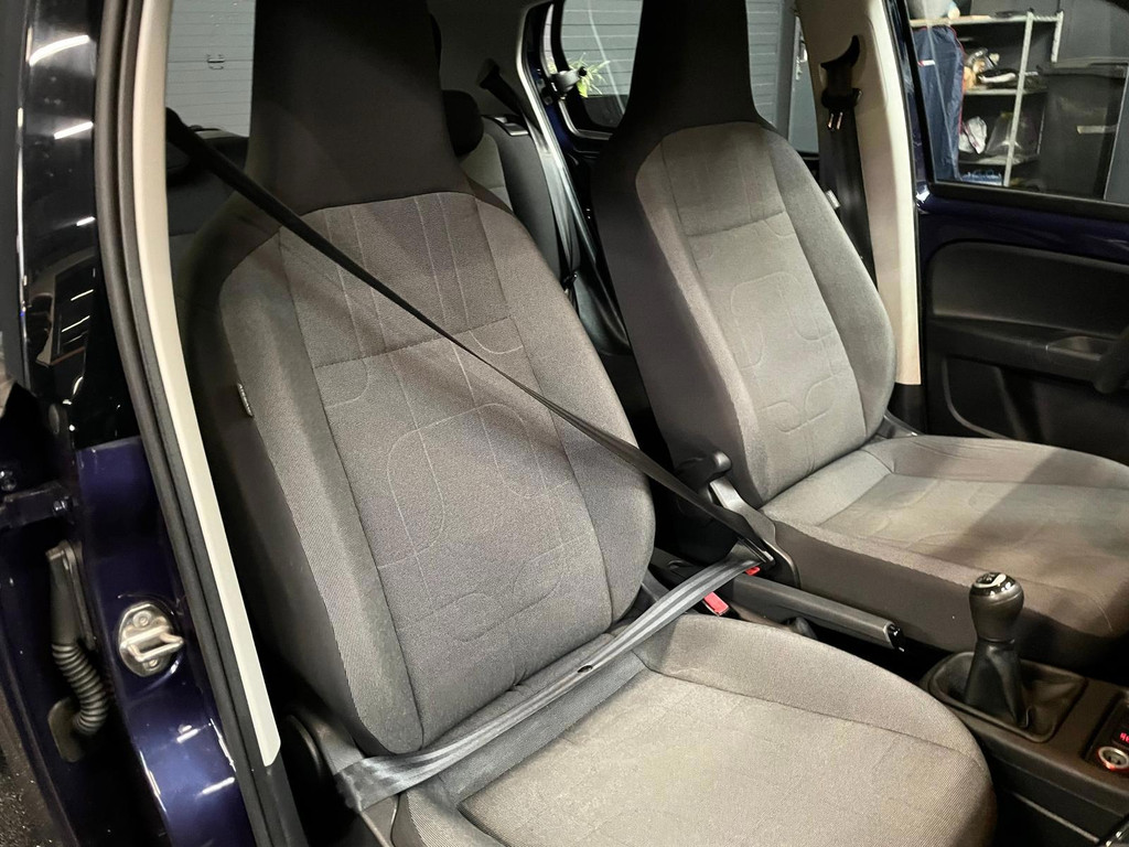 Volkswagen Up! 1.0 move up! BlueMotion AIRCO NAVI 38