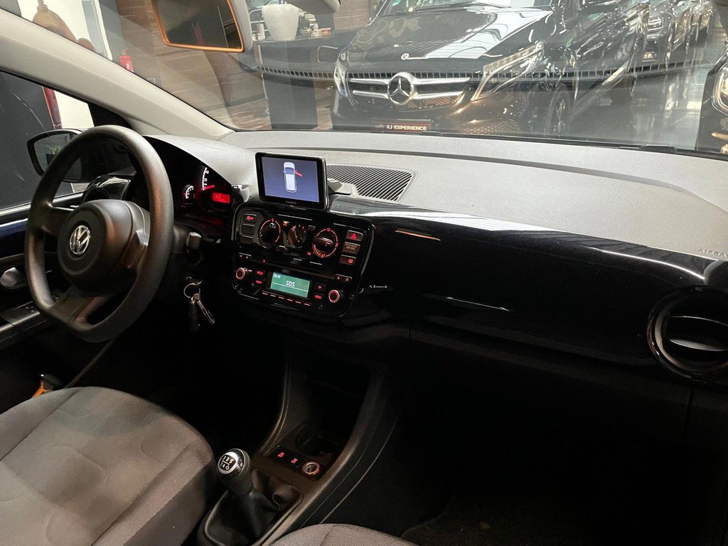 Volkswagen Up! 1.0 move up! BlueMotion AIRCO NAVI 39